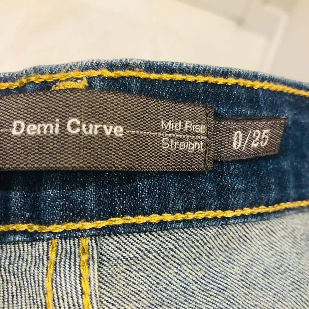 NWT Levi's Demi Curve Women's Mid Rise Straight Leg Jeans. Size 25 - Picture 5 of 11
